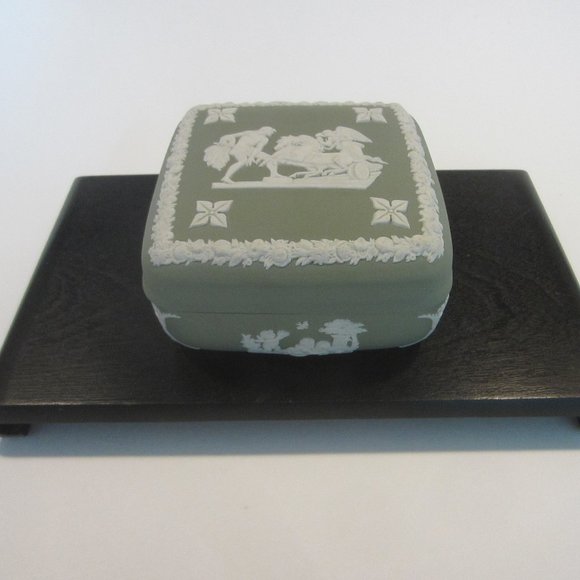 Wedgwood England Green Jasper Bas Relief Ceramic Box With Hallmarks
